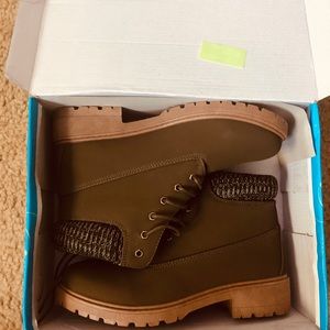 Super cute army green ankle booties